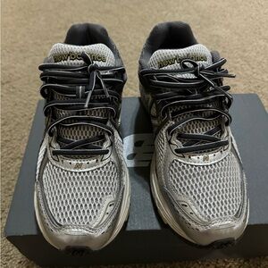 New Balance 860V2 | Rain Cloud Phantom | ML860KR2